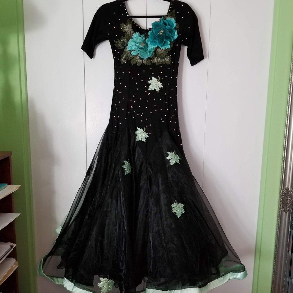 NWOT Ballroom gown, size M